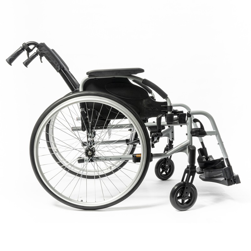 Кресло-коляска Action 2 (откидная спинка, пневматические колеса)