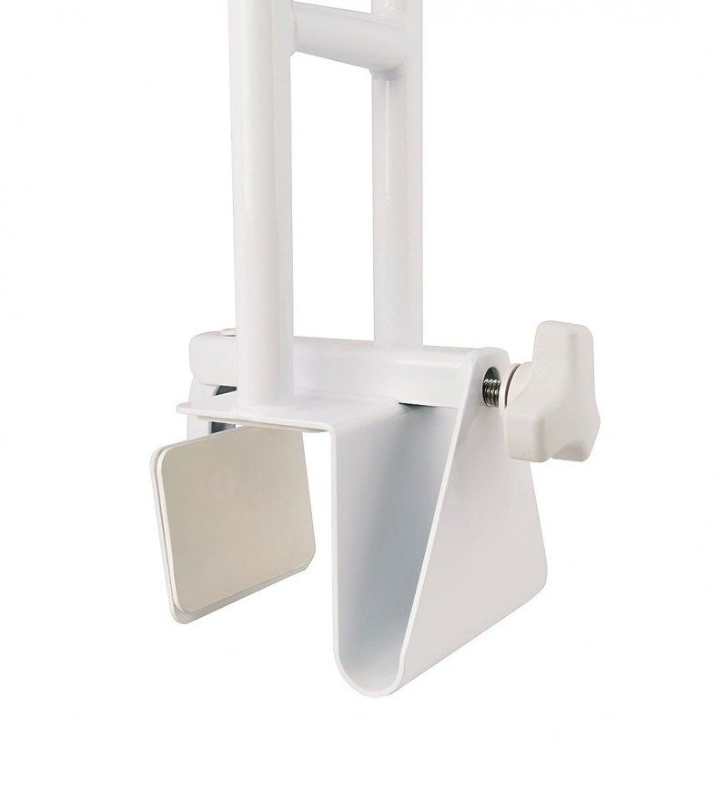 Поручень на борт ванны.